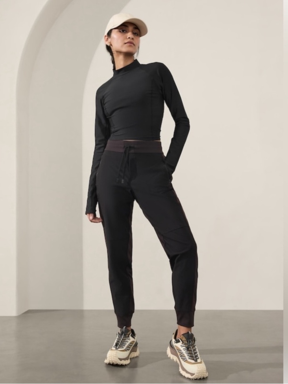 Athleta Headlands hybrid trek jogger size 10 nwt